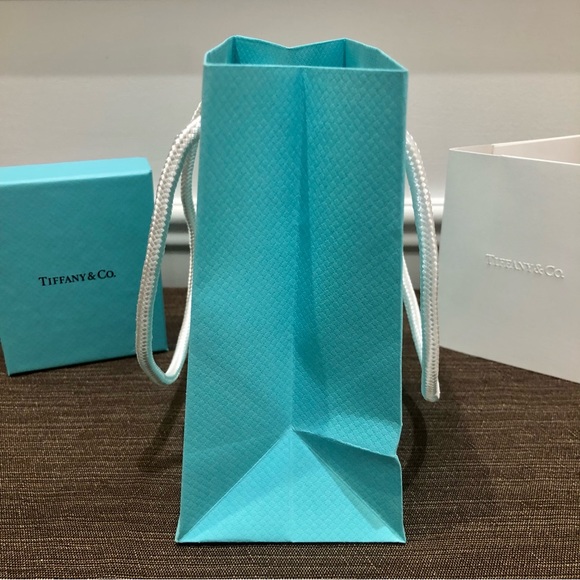 Authentic TIFFANY & Co. gift box gift bag set with original ribbon and envelope - Picture 6 of 8